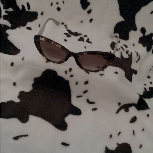 ๐๐บPrada Sunglasses๐๐ - Picture 4 of 8